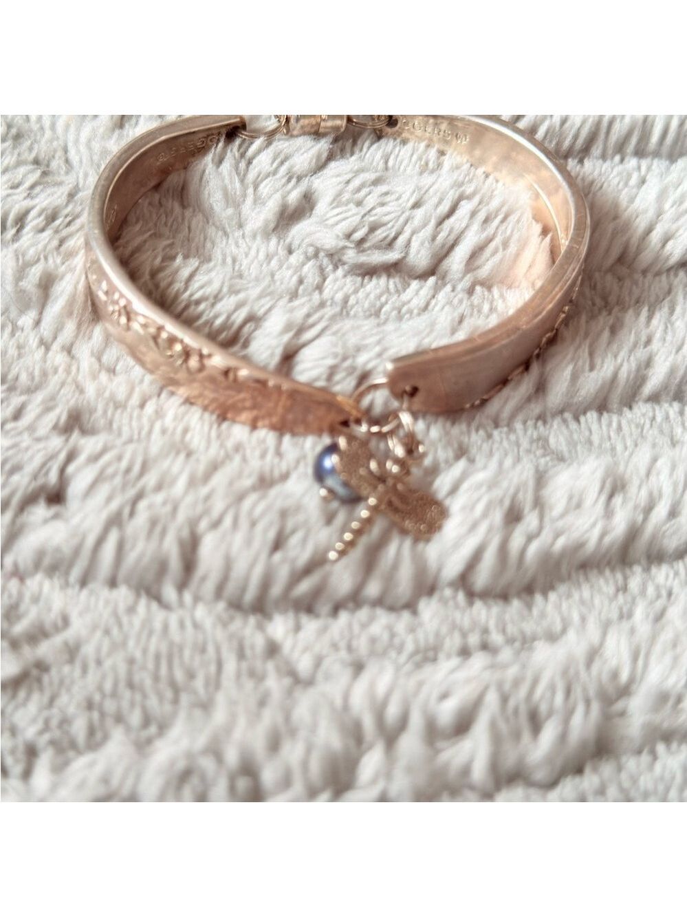 Elegant Gold Bracelet with Dragonfly Charm